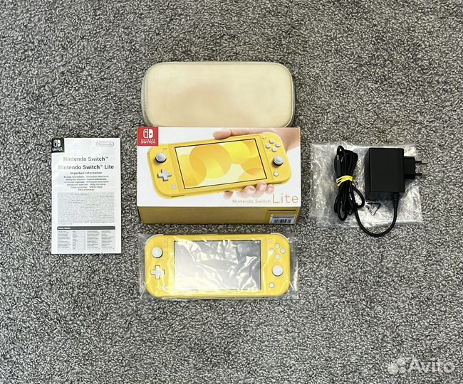 Nintendo Switch Lite Yellow (Состояние Новой)