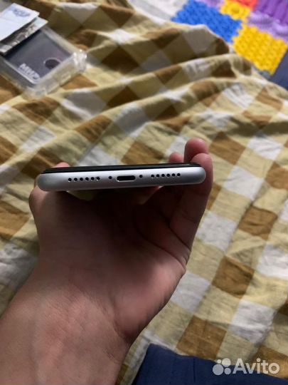 iPhone XR white 64 gb