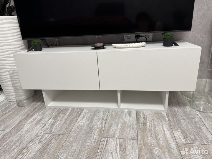 Тумба под телевизор белая