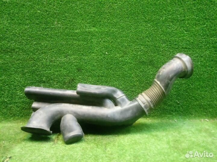 Воздухозаборник передний Opel Zafira B A05