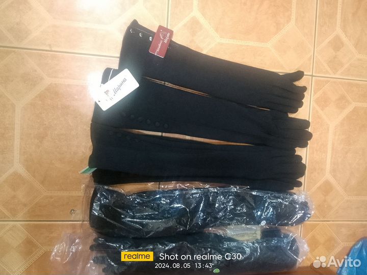 Перчатки женские длинные новые 50 р за штуку