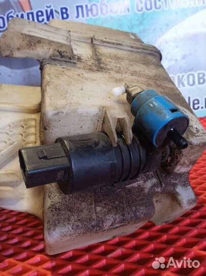 Бачок омывателя Volkswagen Caravelle