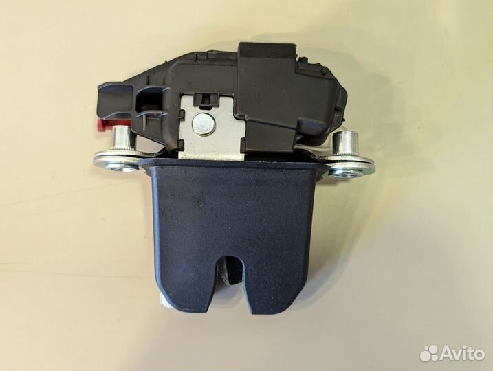 Замок крышки багажника VW Polo седан