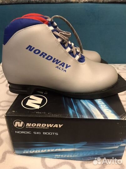 Лыжные ботинки