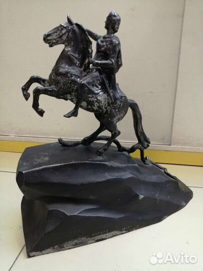 Металлическая статуэтка 