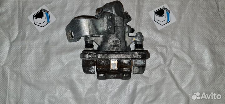 Суппорт тормозной задний левый Honda Civic 4D