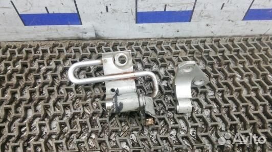 Петля передняя правая volkswagen passat B6 (1BS05F