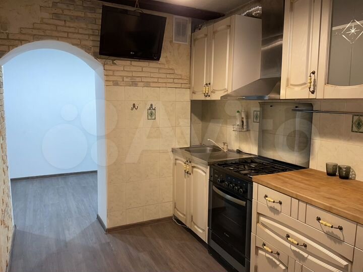 2-к. квартира, 50 м², 3/3 эт.