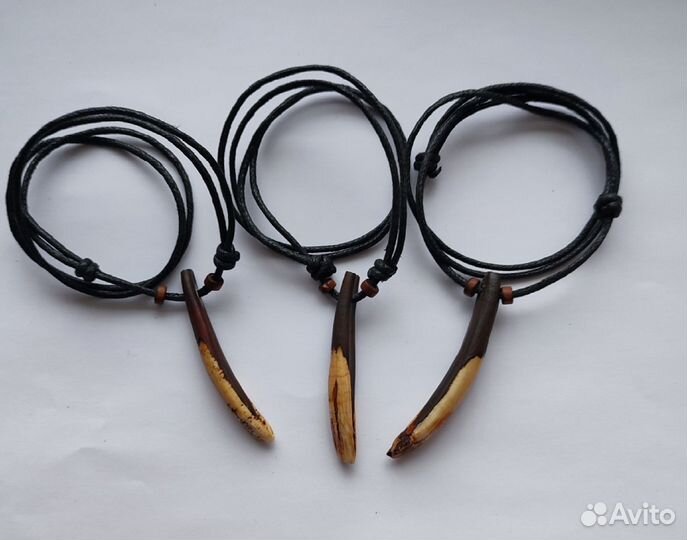 Клык кабана коричневый