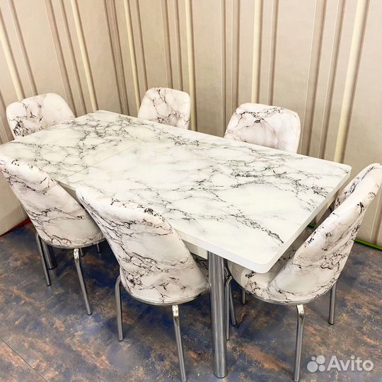 Раскладной стол и стулья