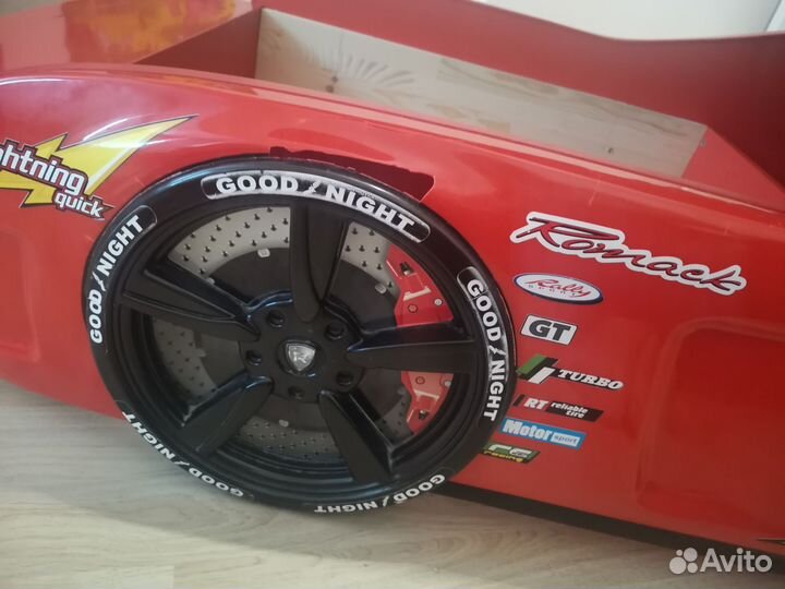 Детская кровать машина