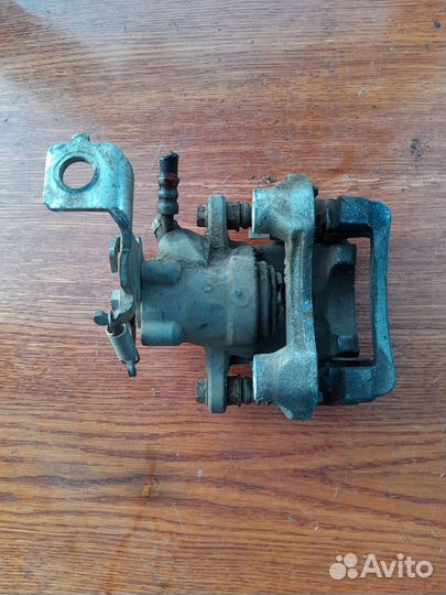 Суппорт задний Lexus CT200