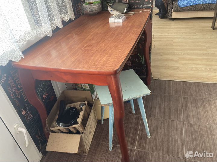 Стол обеденный