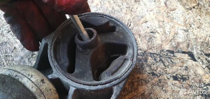 Опора двигателя передняя Opel Astra H caravan 200