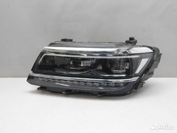 Фара левая Volkswagen Tiguan