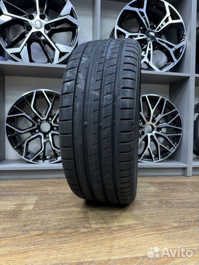 Yokohama Advan Sport V107 265/35 R20 99Y