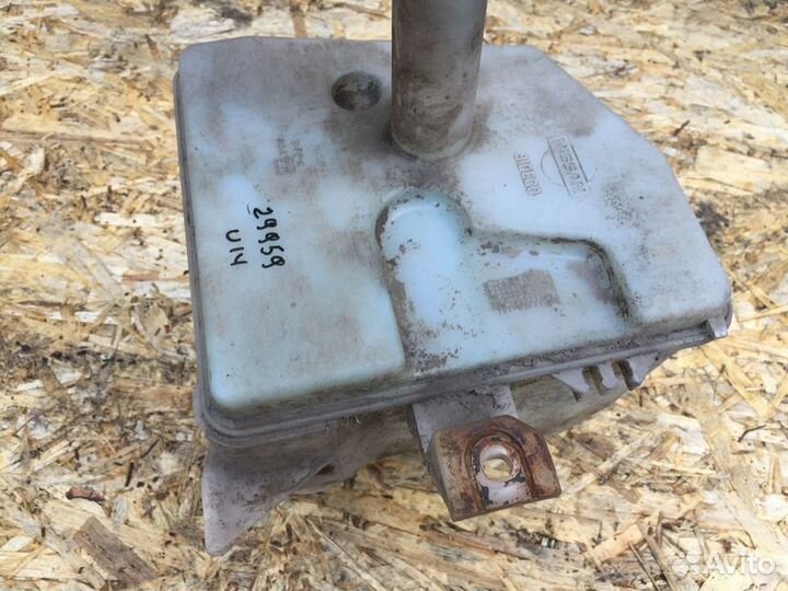 Бачок омывателя Nissan Bluebird U14 (1996—2001) EN