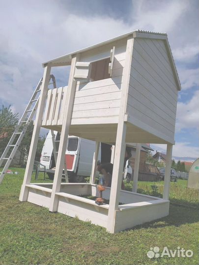 Детский игровой домик на сваях