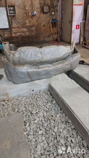 Продаю бампер передний и задний и капот