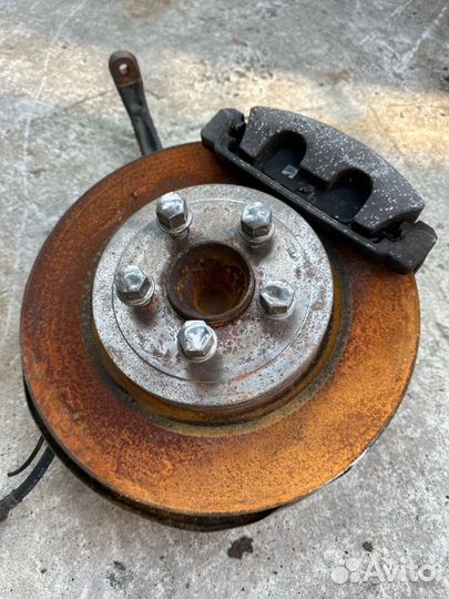 Ступица передняя левая Chrysler 300C LX EXF 2011