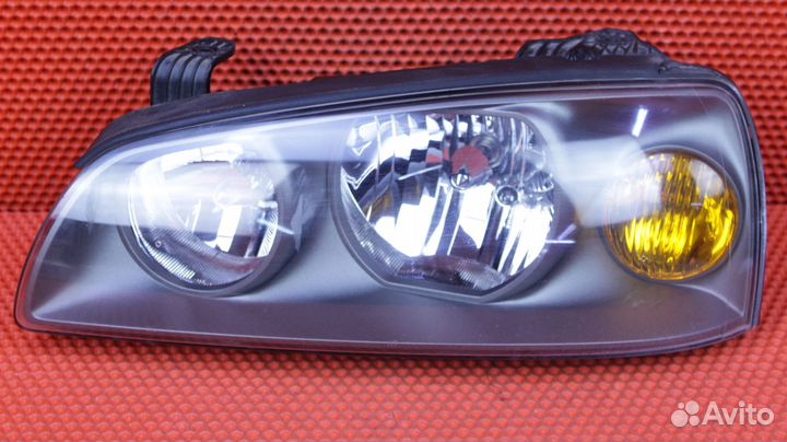 Фара левая Hyundai Elantra XD D4EA 92101-2D590