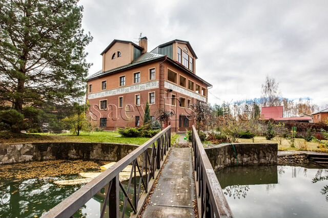 Дом 536,4 м² на участке 26 сот.