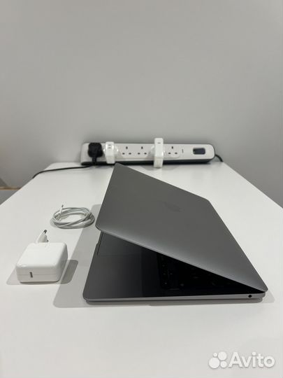 Apple MacBook Air 13,3
