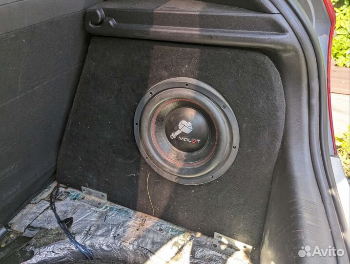 Автомобильный сабвуфер