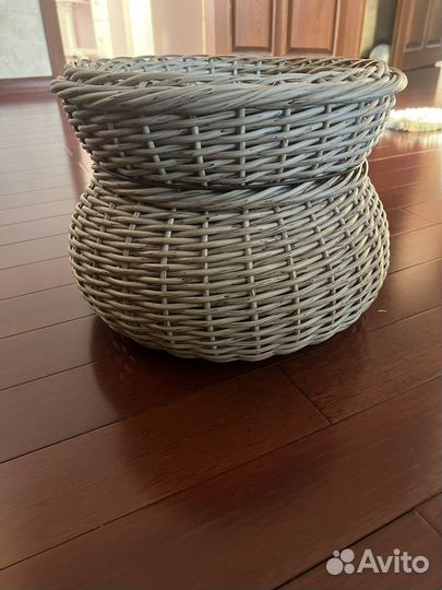 Вазоны из икуствнного ратанга