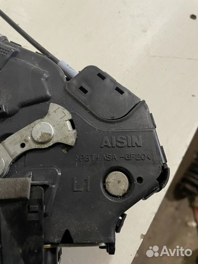 Замок двери Toyota Camry v40