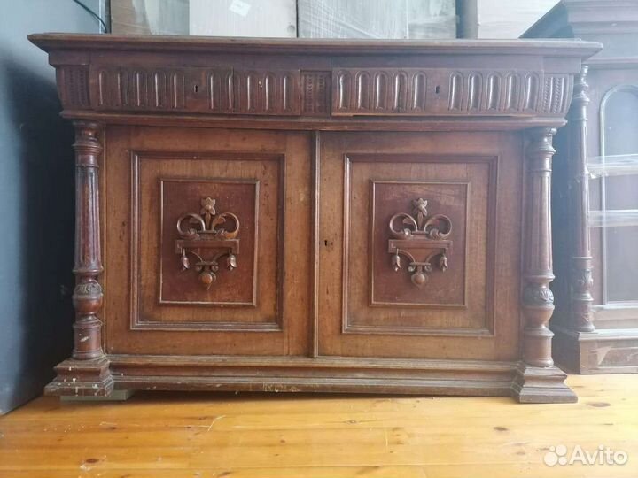 Старинный буфет