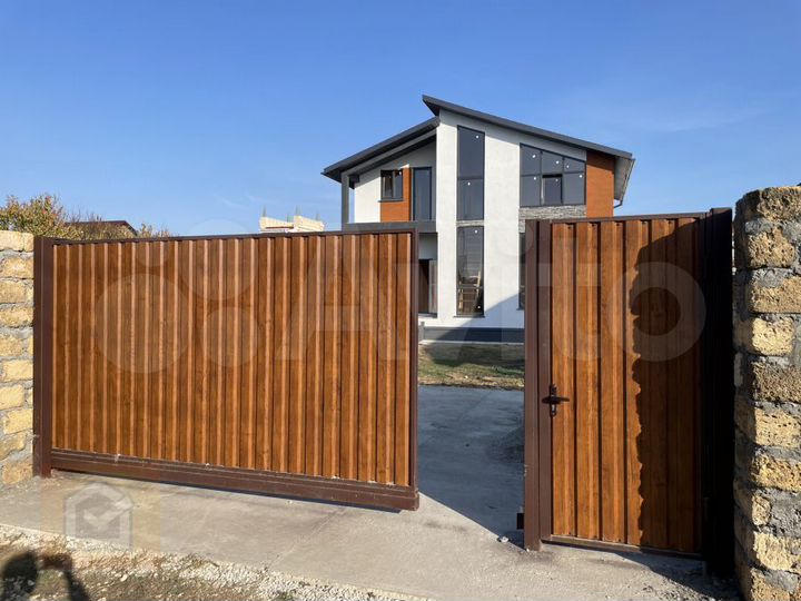 Дом 165 м² на участке 5 сот.