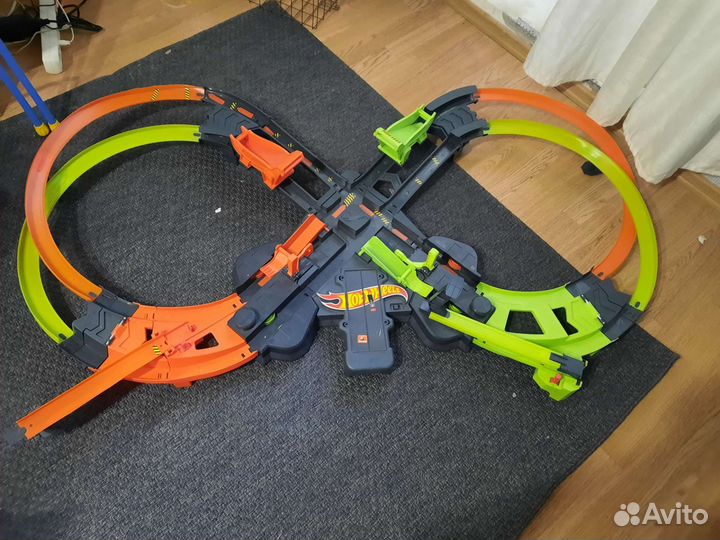 HOT wheels Трек и гараж