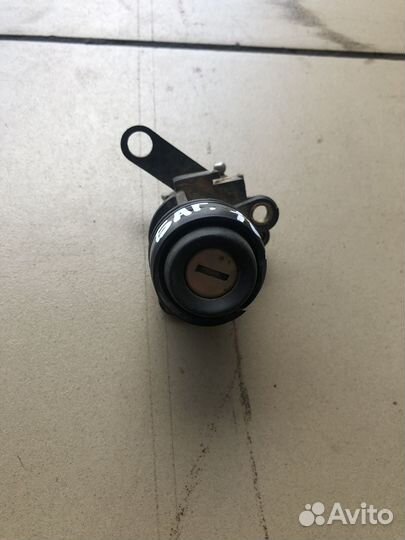 Замок зажигания Volkswagen Vento