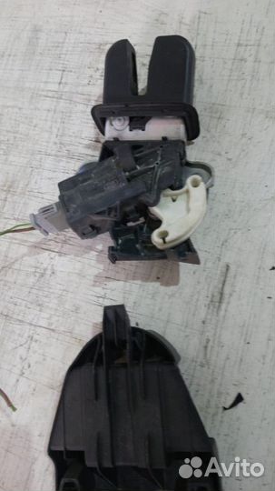 Замок крышки багажника Audi A4 B8