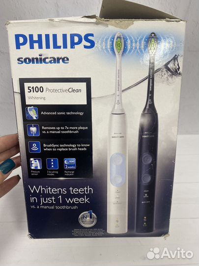 Электрическая зубная щетка oral b