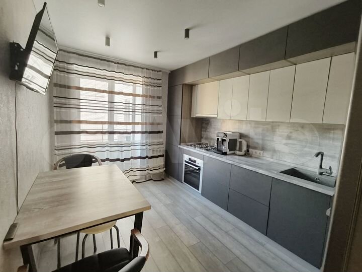 1-к. квартира, 42 м², 8/10 эт.
