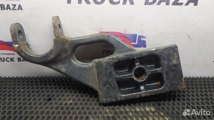 Кронштейн амортизатора переднего левый