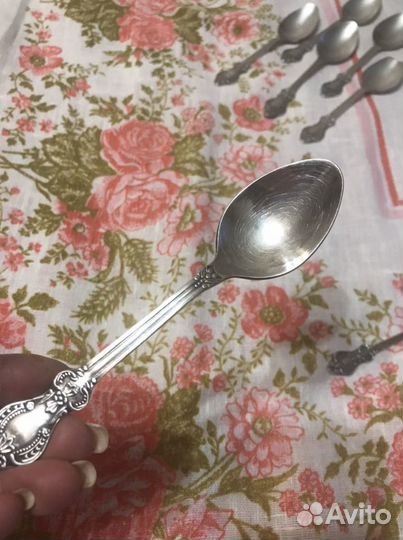 Хрустальные бокалы, мельхиоровые ложки