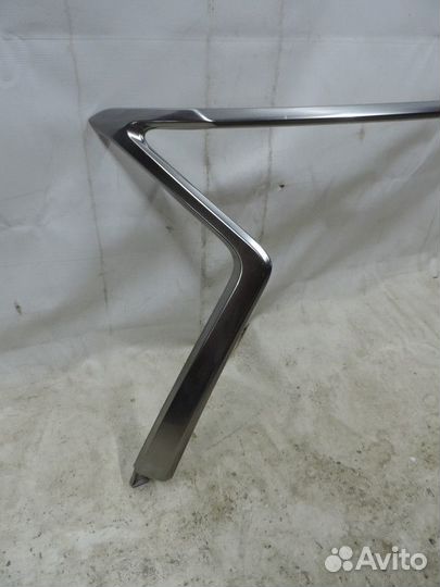 Молдинг решетки радиатора Lexus LX570 2015