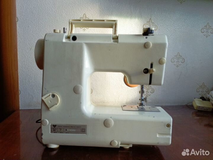Продам швейную машинку