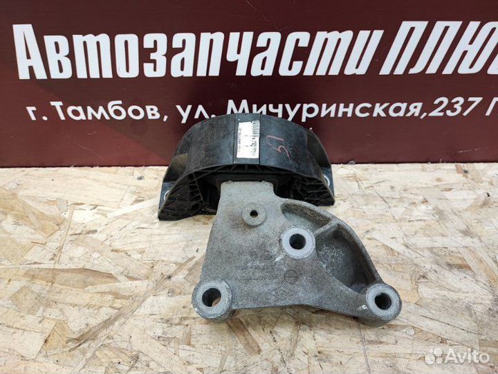 Опора двигателя правая Renault Logan