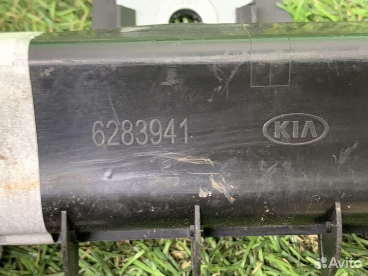 Шторка безопасности правая Kia Sorento 3