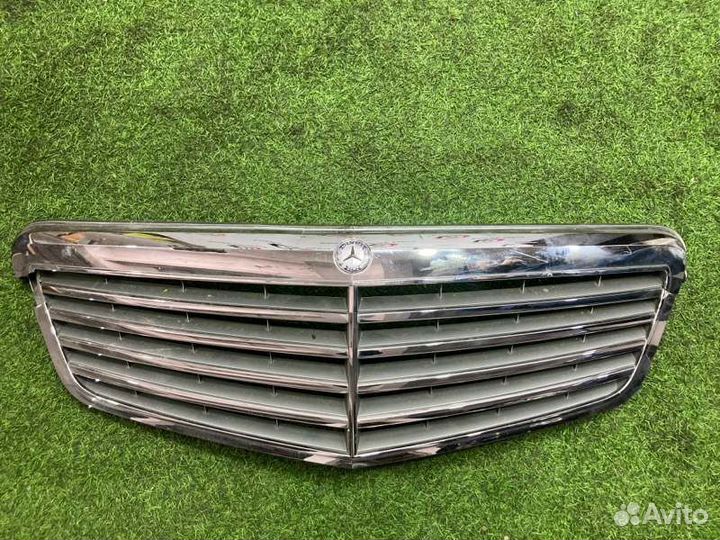 Решетка радиатора Mercedes E W212 3.0 2010