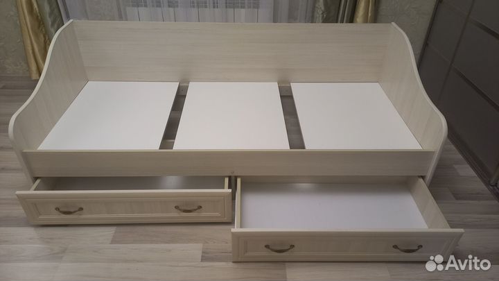 Продам кровать с матрасом