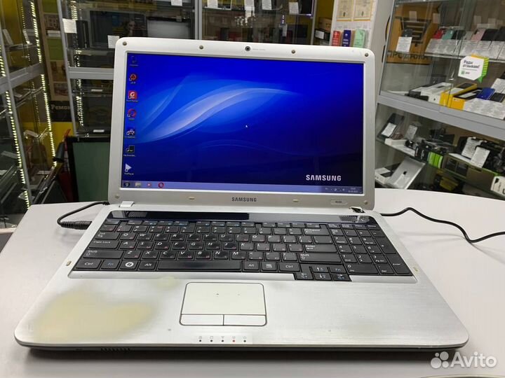 Ноутбук Samsung NP-R530-JT03RU Core i3 / Ram 4Gb