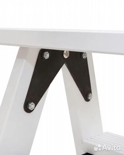 Стремянка деревянная двух-я марк 4 ст. Белая