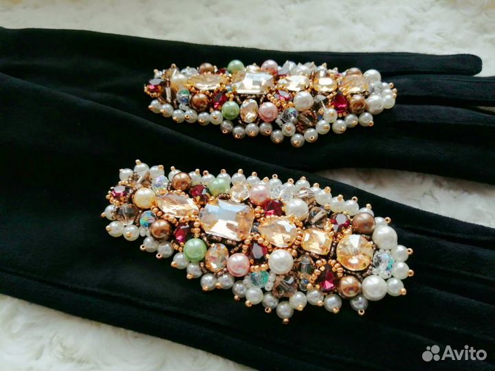 Перчатки с ручной вышивкой 