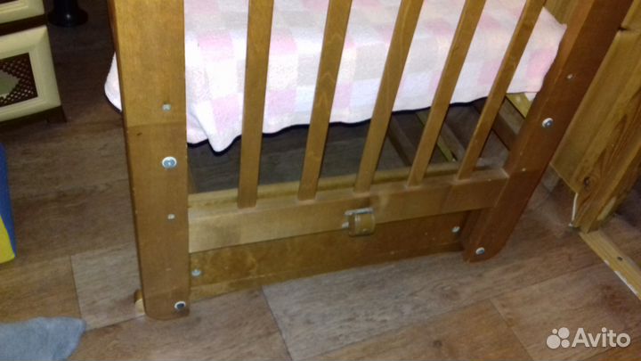 Продам детскую кроватку качалку