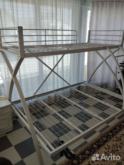Двухъярусная кровать металлическая